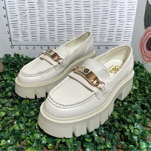GBG Los Angeles Cream Chunky Platform Loafers with Gold Chain
